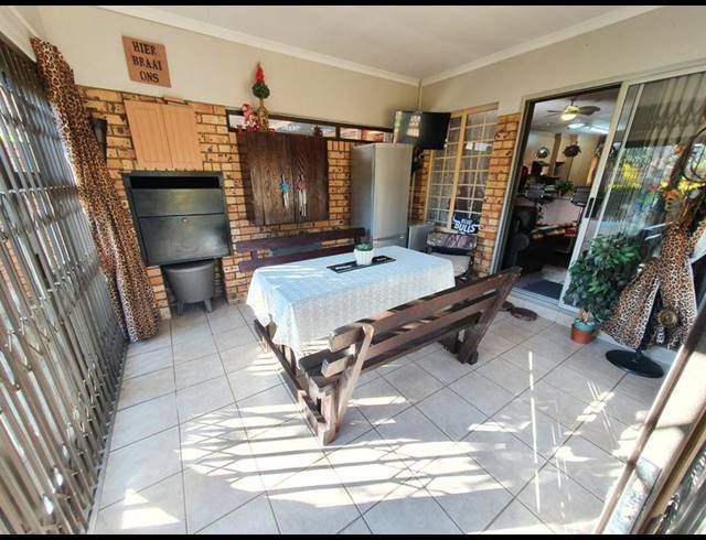 3 BEDROOM TOWNHOUSE FOR SALE IN ANNLIN